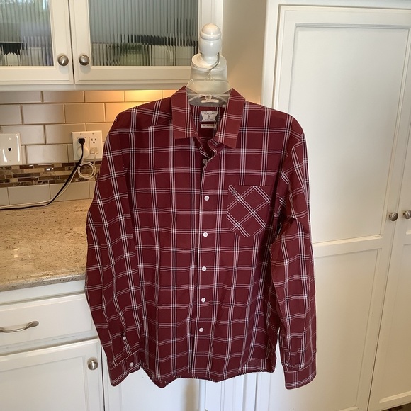 Volcom Classic Fit Red Burgundy Plaid Long Sleeve Button Up Shirt Size Large - Picture 1 of 5
